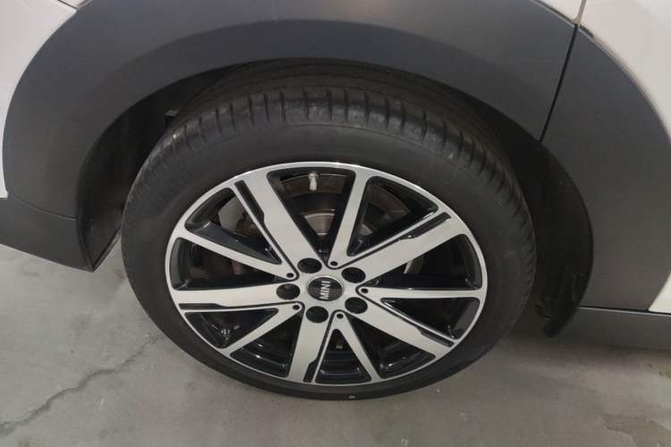 Used MINI 2023 Updated 1.5T COOPER Artist Five-Door Edition Right Rear Wheel Hub