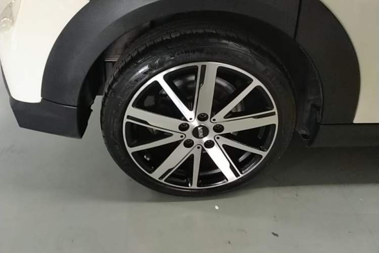Used MINI 2023 1.5T COOPER Artist Five-Door Edition Right Rear Wheel Hub