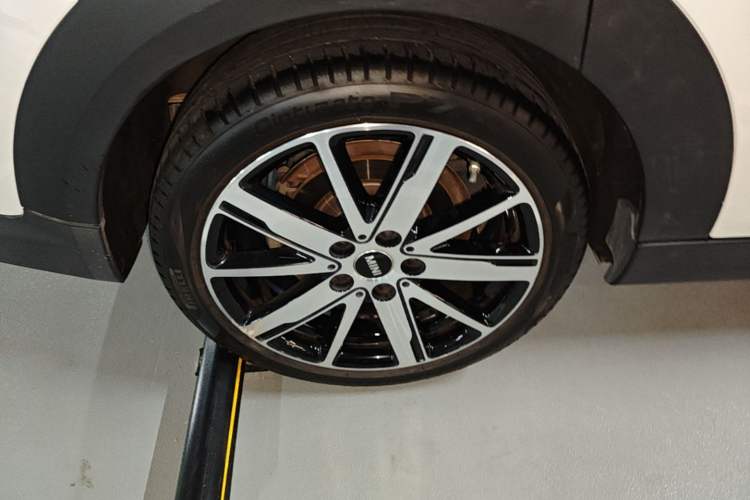 Used MINI 2023 1.5T COOPER Artist Five-Door Edition Right Rear Wheel Hub