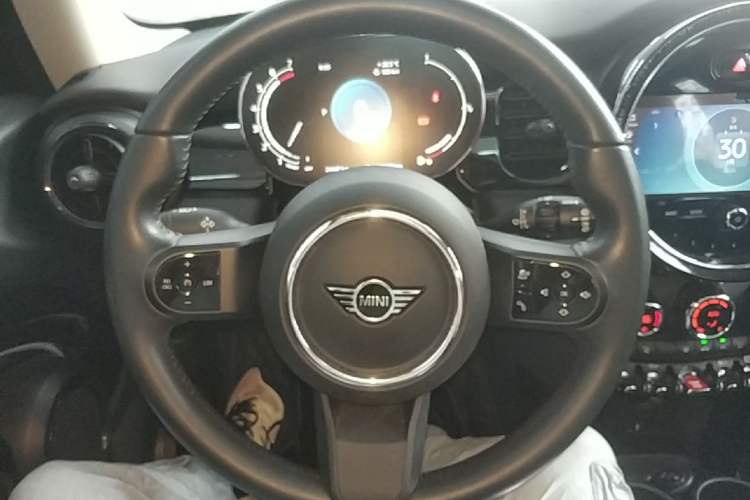 Used MINI 2023 1.5T COOPER Artist Steering Wheel