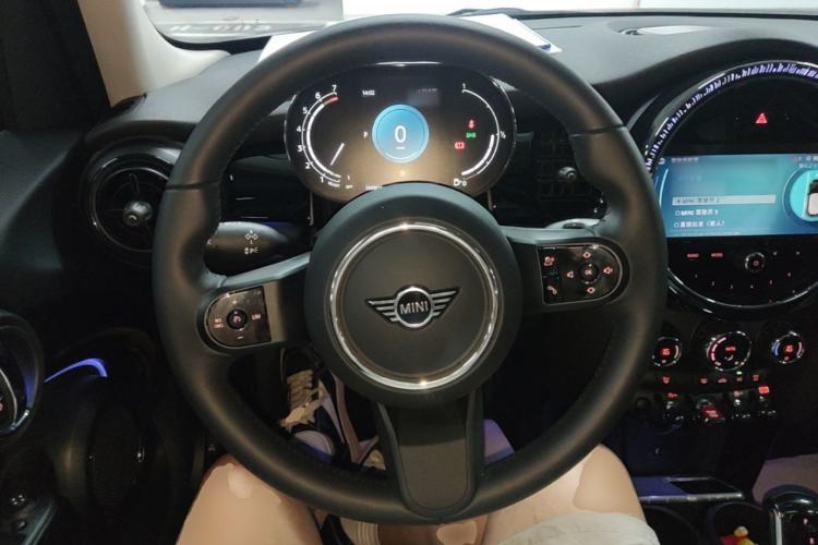 Used MINI 2023 Updated 1.5T COOPER Artist Five-Door Edition Steering Wheel