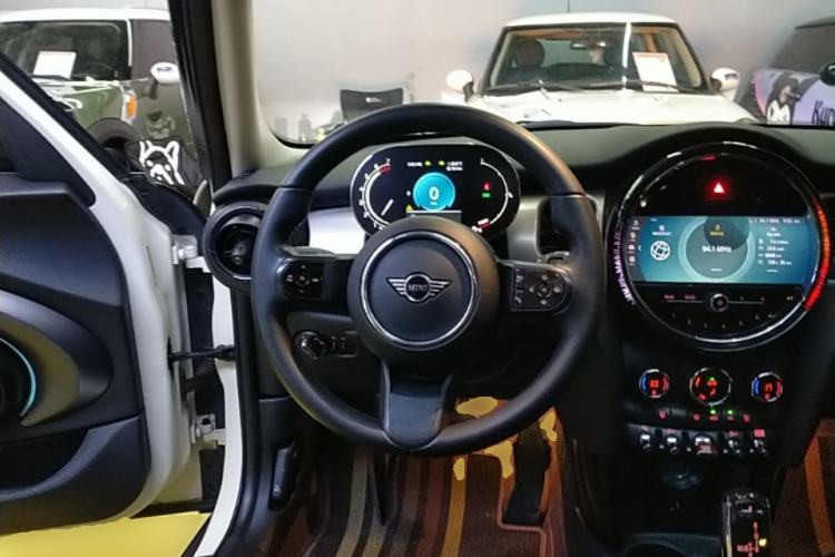 Used MINI 2023 1.5T COOPER Artist Five-Door Edition Steering Wheel