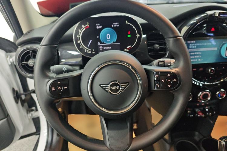Used MINI 2023 1.5T ONE Five-Door Edition Steering Wheel
