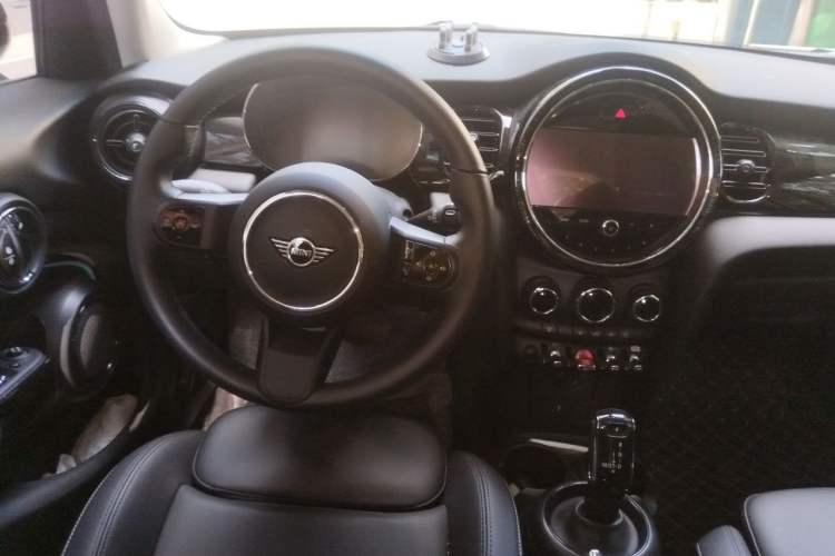 Used MINI 2023 Updated 1.5T COOPER Artist Five-Door Edition Steering Wheel