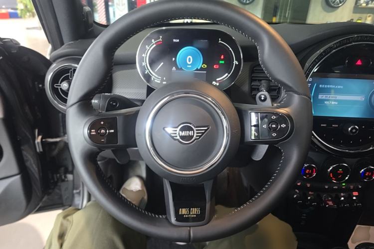 Used MINI 2023 Facelift 2.0T COOPER S Artist Five-Door Edition Steering Wheel