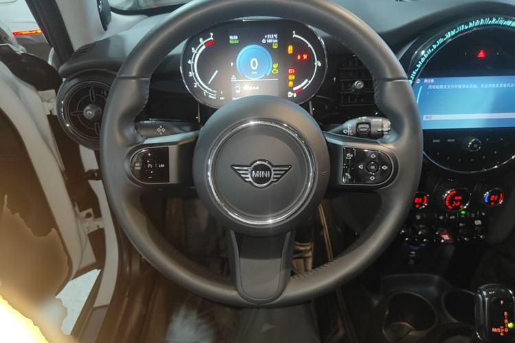 Used MINI 2023 Updated 1.5T COOPER Artist Five-Door Edition Steering Wheel