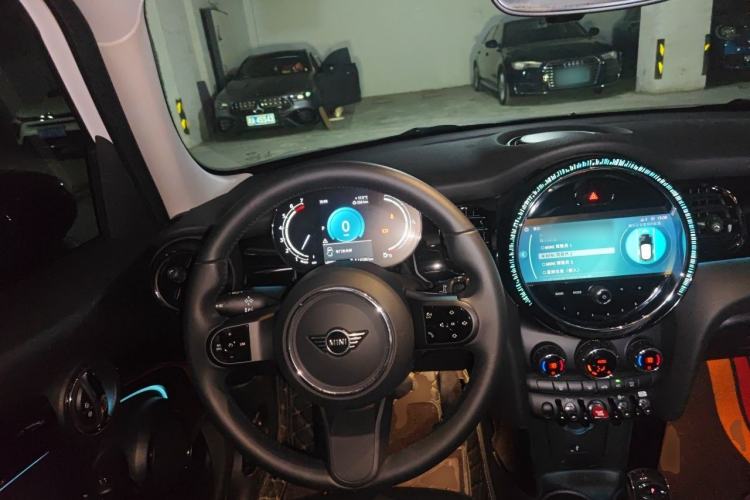 Used MINI 2023 Updated 1.5T COOPER Artist Five-Door Edition Steering Wheel
