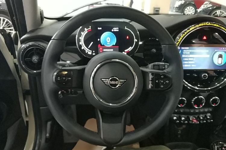 Used MINI 2023 1.5T COOPER Artist Five-Door Edition Steering Wheel