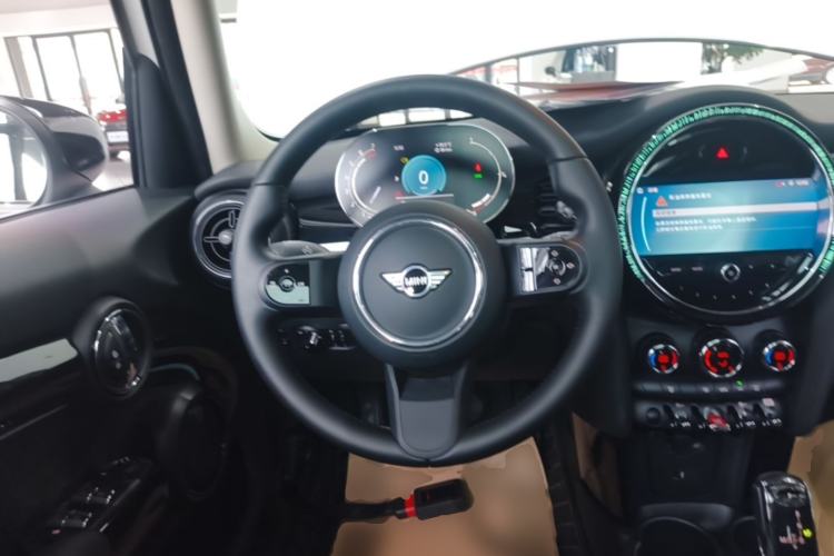 Used MINI 2023 Updated 1.5T COOPER Artist Five-Door Edition Steering Wheel