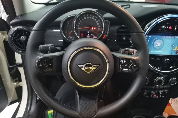 Used MINI 2023 1.5T ONE Five-Door Edition Steering Wheel