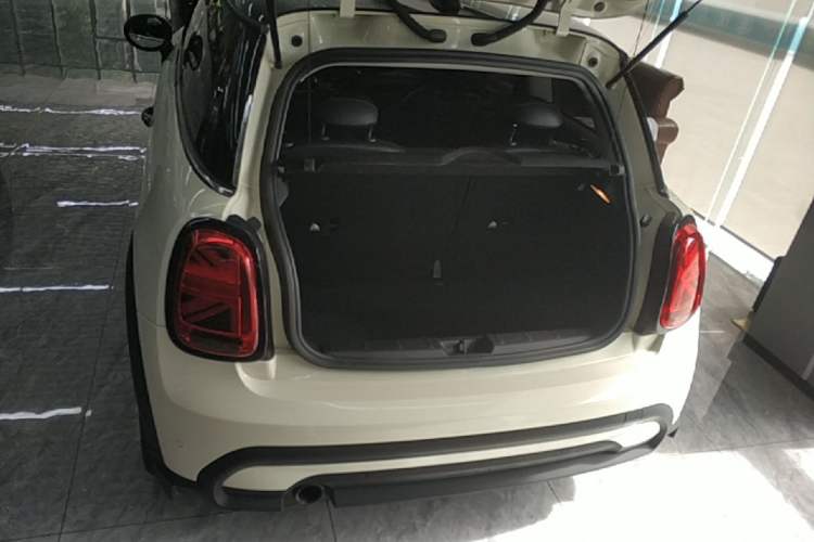 Used MINI 2023 1.5T COOPER Artist Trunk