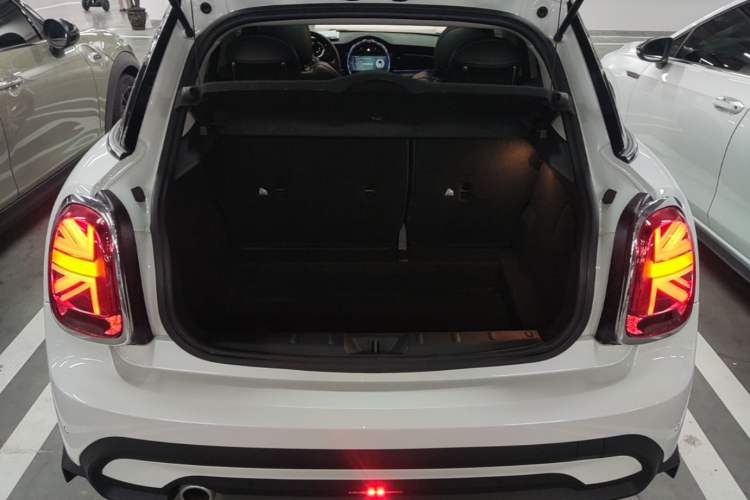 Used MINI 2023 Updated 1.5T COOPER Artist Five-Door Edition Trunk