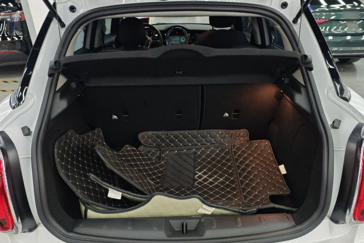 Used MINI 2023 1.5T ONE Five-Door Edition Trunk
