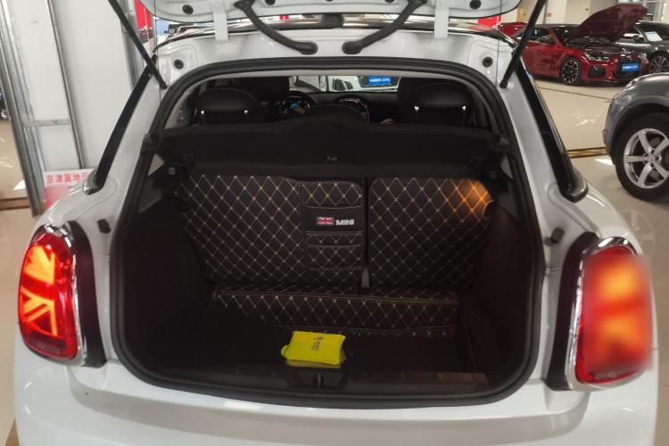 Used MINI 2023 Updated 1.5T COOPER Artist Five-Door Edition Trunk