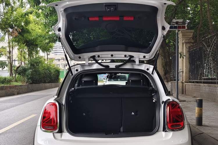 Used MINI 2023 Updated 1.5T COOPER Artist Trunk