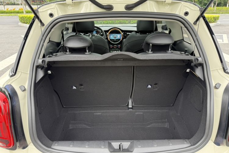 Used MINI 2023 1.5T COOPER Artist Trunk