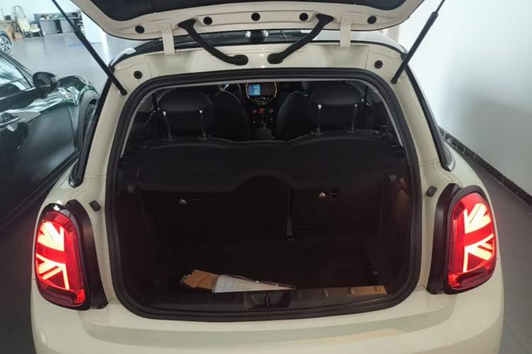 Used MINI 2023 1.5T COOPER Artist Trunk