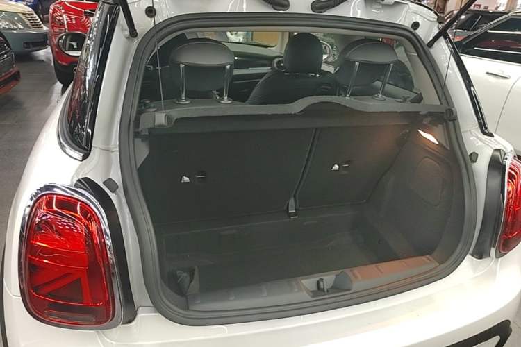 Used MINI 2023 Updated 1.5T COOPER Artist Trunk