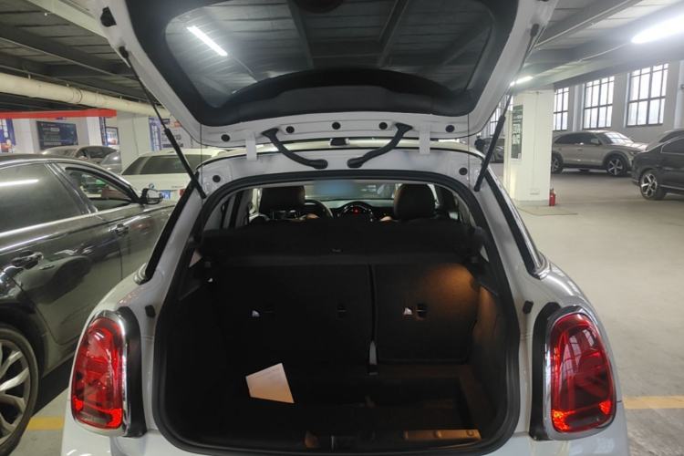 Used MINI 2023 Updated 1.5T COOPER Artist Five-Door Edition Trunk