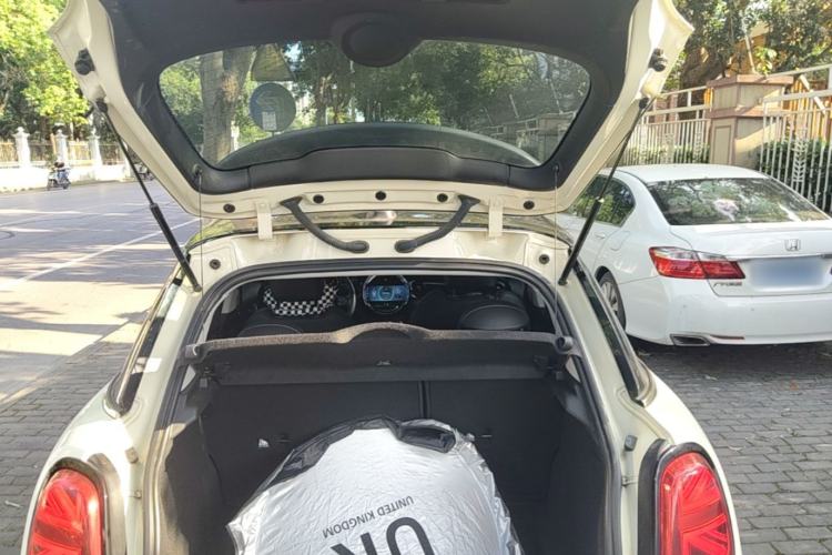 Used MINI 2023 1.5T COOPER Artist Five-Door Edition Trunk