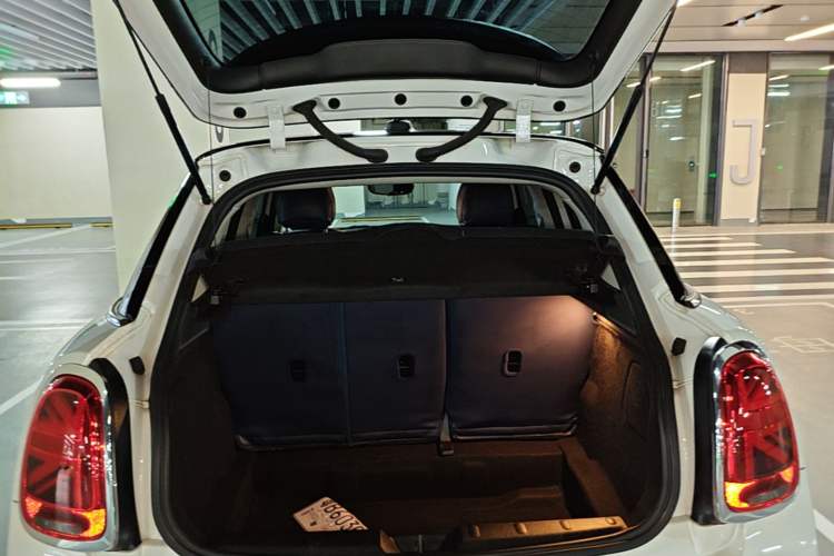 Used MINI 2023 1.5T COOPER Artist Five-Door Edition Trunk