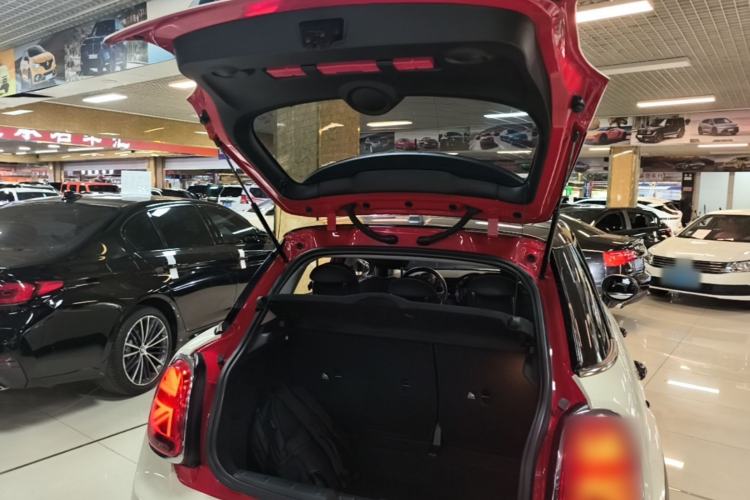 Used MINI 2023 1.5T ONE Five-Door Edition Trunk