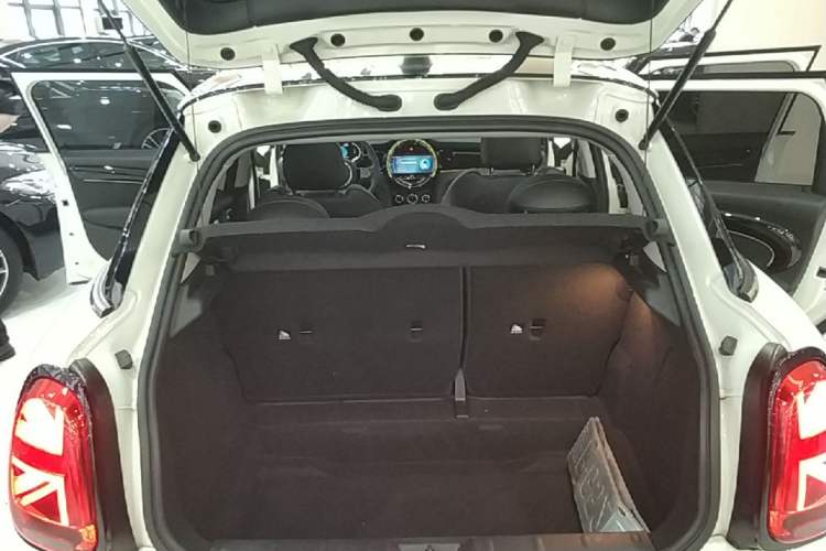 Used MINI 2023 1.5T COOPER Artist Five-Door Edition Trunk