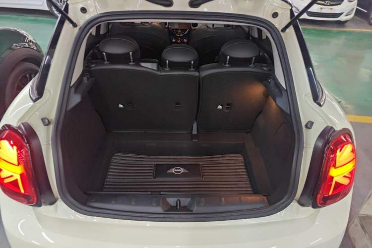 Used MINI 2023 1.5T COOPER Artist Five-Door Edition Trunk