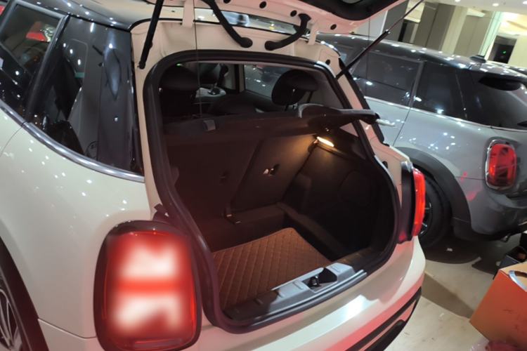 Used MINI 2023 1.5T COOPER Artist Five-Door Edition Trunk