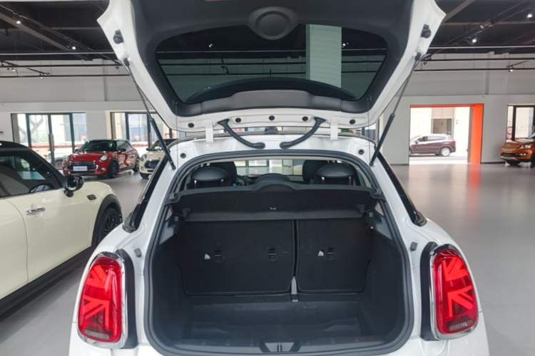 Used MINI 2023 Updated 1.5T COOPER Artist Five-Door Edition Trunk