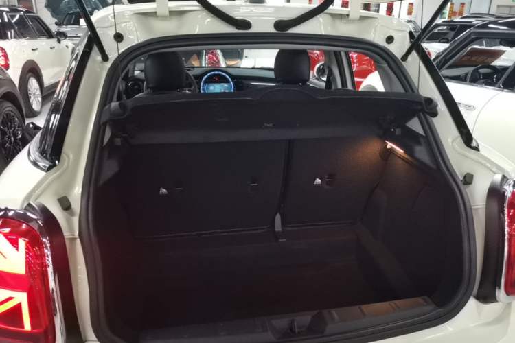 Used MINI 2023 1.5T ONE Five-Door Edition Trunk