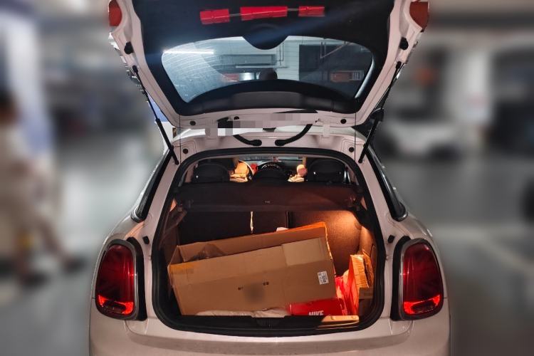 Used MINI 2023 1.5T ONE Five-Door Edition Trunk