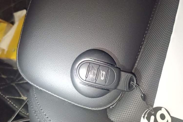 Used MINI 2023 1.5T COOPER Artist Vehicle Key