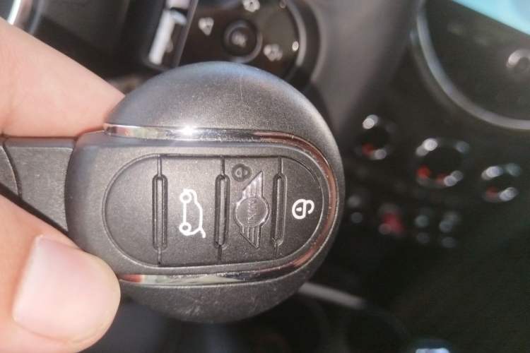 Used MINI 2023 Updated 1.5T COOPER Artist Five-Door Edition Vehicle Key