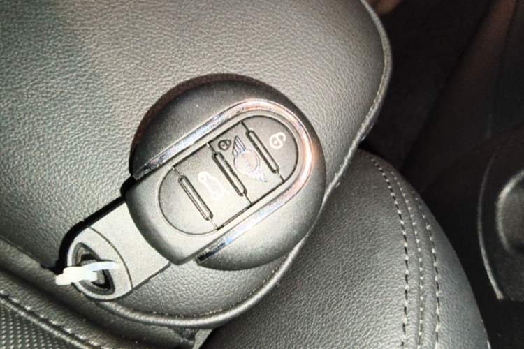 Used MINI 2023 1.5T COOPER Artist Vehicle Key