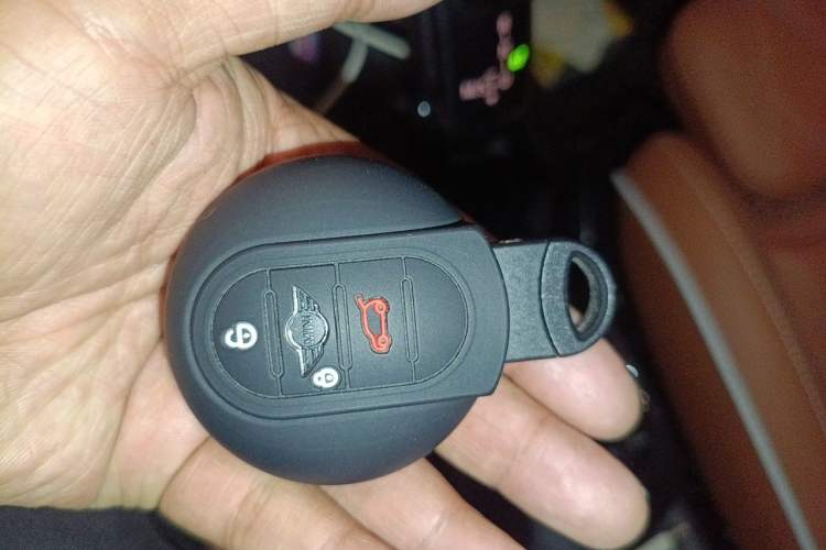 Used MINI 2023 Updated 2.0T COOPER S Artist Vehicle Key