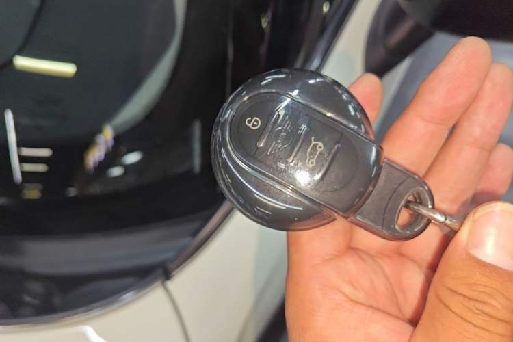 Used MINI 2023 1.5T COOPER Artist Five-Door Edition Vehicle Key