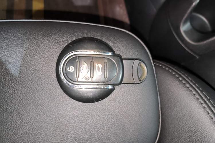 Used MINI 2023 1.5T COOPER Artist Five-Door Edition Vehicle Key
