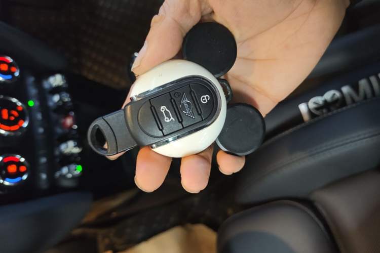 Used MINI 2023 1.5T COOPER Artist Vehicle Key