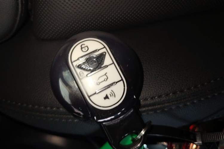 Used MINI 2023 Updated 1.5T COOPER Artist Five-Door Edition Vehicle Key