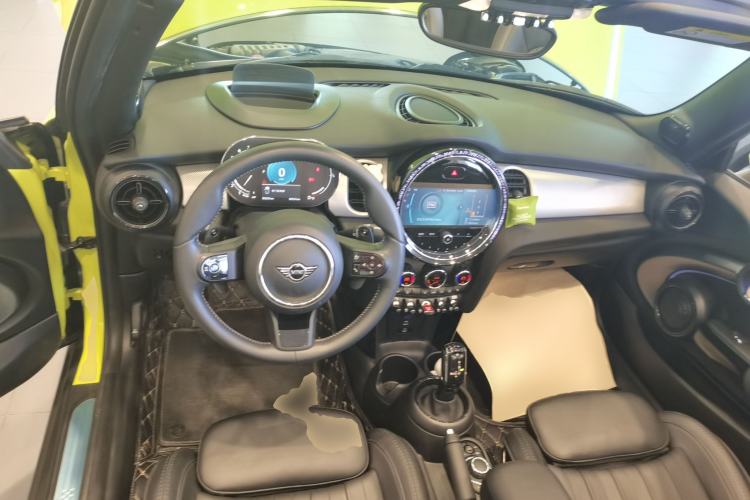 Used MINI 2023 Revised 2.0T COOPER S CABRIO Artist Center Console