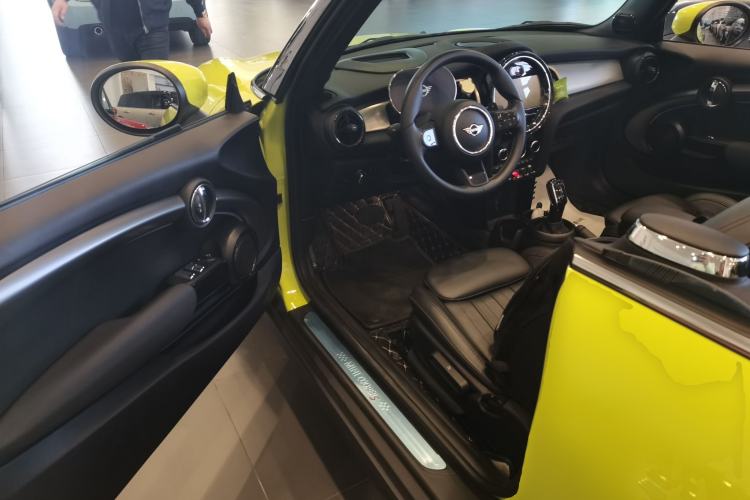 Used MINI 2023 Revised 2.0T COOPER S CABRIO Artist Driver Seat