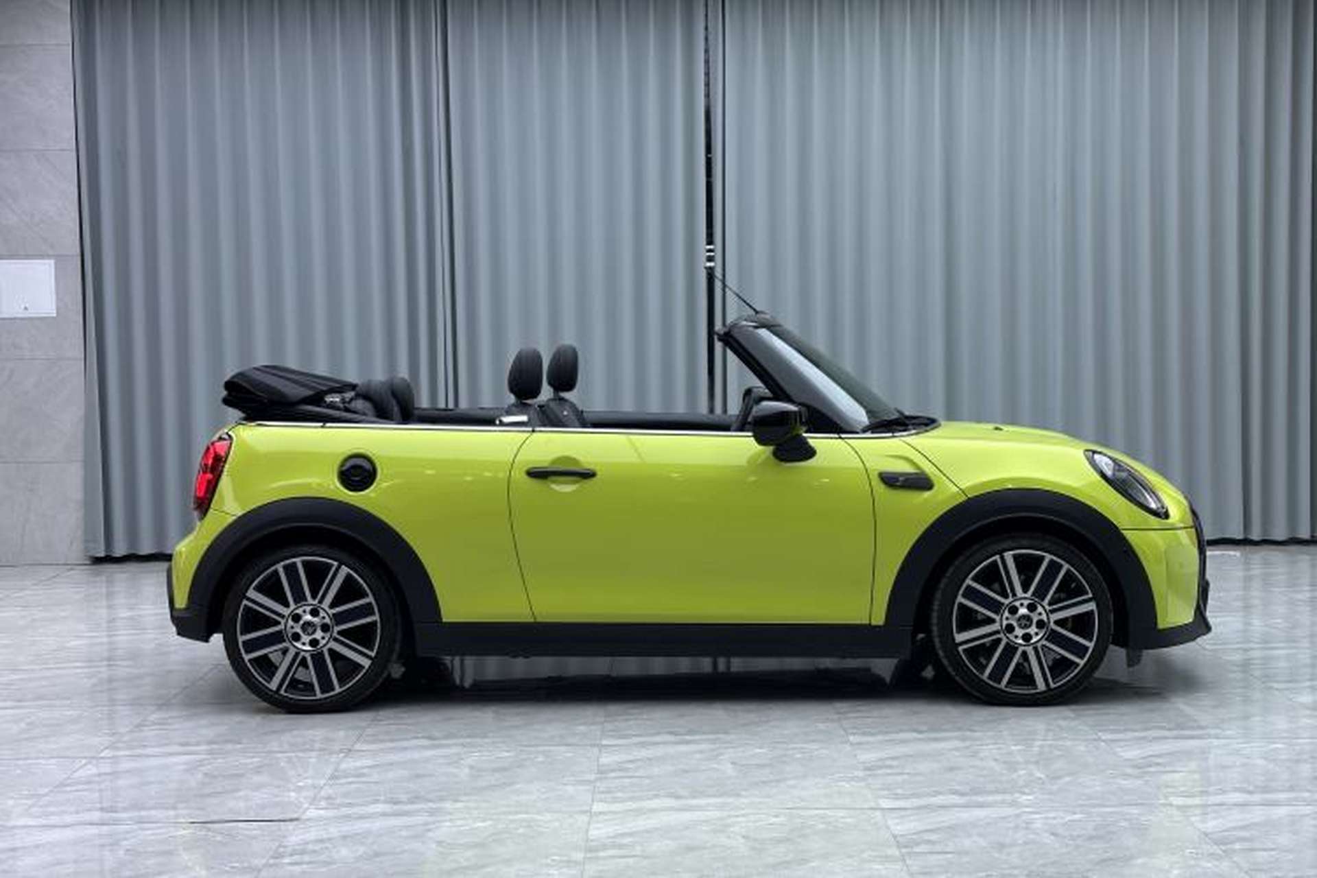 Used MINI 2023 Second Facelift 2.0T COOPER S CABRIO Artist Exterior 3