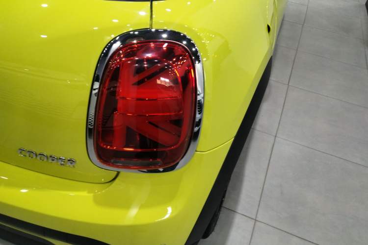 Used MINI 2023 Updated 1.5T COOPER Artist Exterior 3