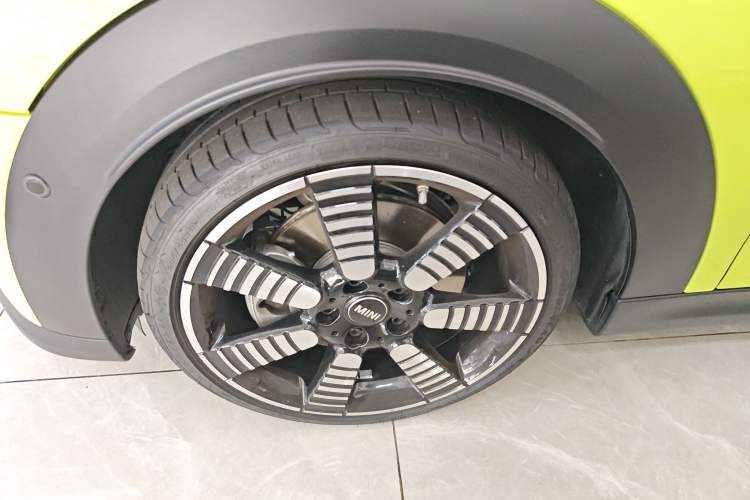 Used MINI 2023 Second Facelift 2.0T COOPER S CABRIO Artist Exterior 7