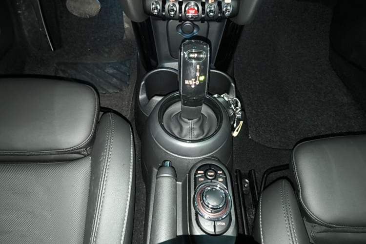 Used MINI 2023 1.5T COOPER Artist Gear Lever