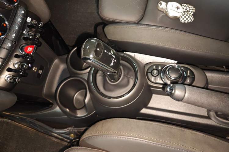 Used MINI 2023 Revised 1.5T COOPER CABRIO Artist Gear Lever