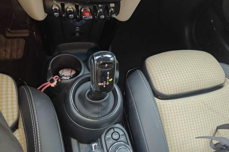 Used MINI 2023 Second Facelift 2.0T COOPER S CABRIO Artist Gear Lever
