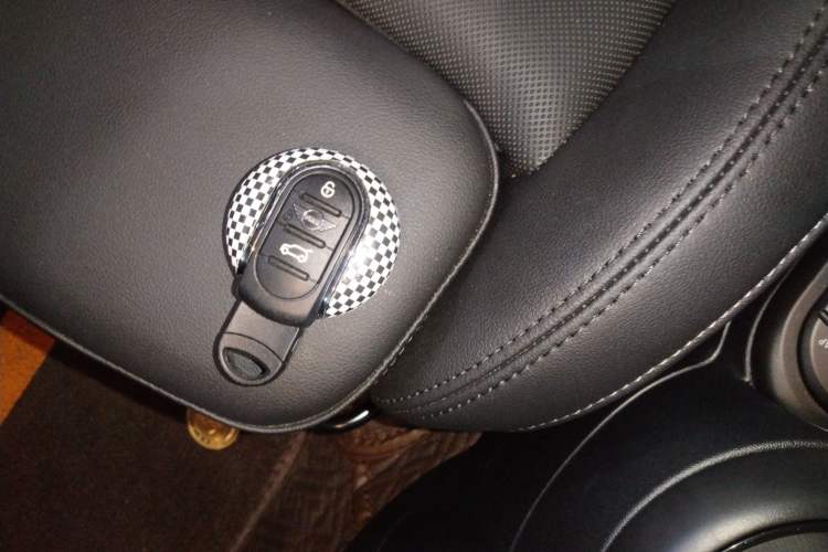 Used MINI 2023 Updated 1.5T COOPER Artist Interior 1