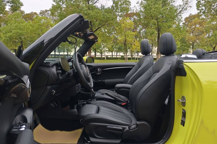 Used MINI 2023 2.0T COOPER S CABRIO Artist Interior 1